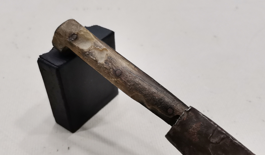 BOYNUZ SAPLI VE KINLI BURSA KAMASI