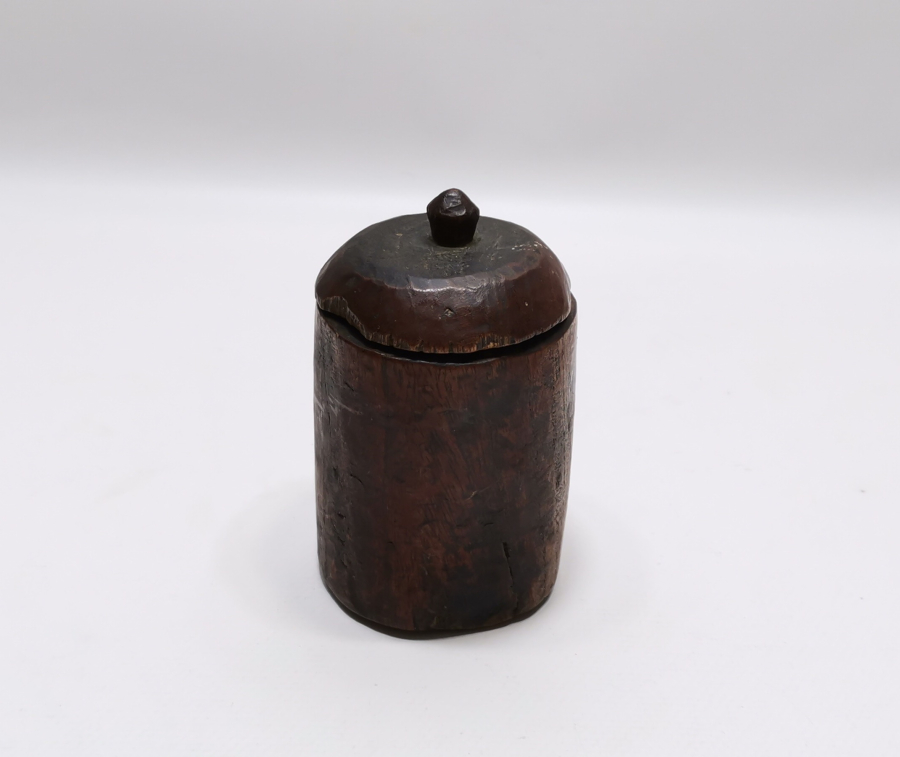 OSMANLI DÖNEMİ PRİMİTİF FORMDA KAPAKLI AHŞAP KAHVE KUTUSU