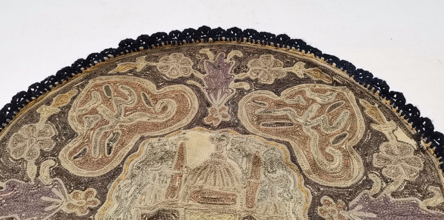 OSMANLI DÖNEMİ SUZANİ İŞÇİLİKLİ SİNİ ÖRTÜSÜ