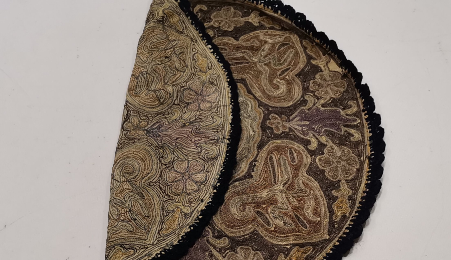 OSMANLI DÖNEMİ SUZANİ İŞÇİLİKLİ SİNİ ÖRTÜSÜ