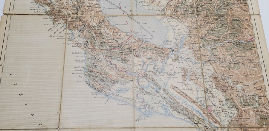 1900 BAŞLARI KARTON KABINDA AVRUPA HARİTASI