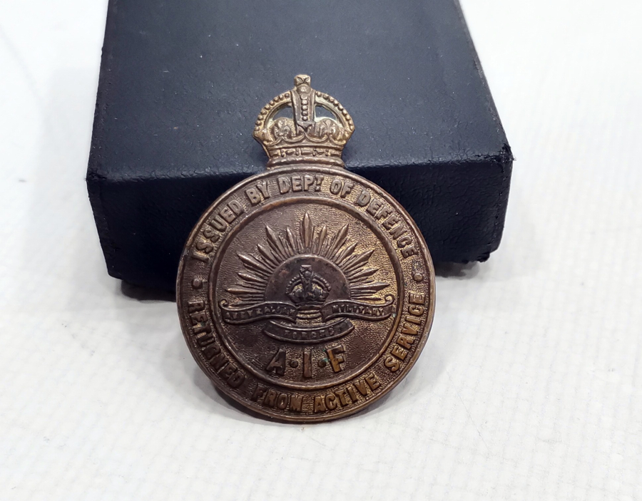 ARKASINA ASKERİN ADININ YAZILI OLDUĞU 1. DÜNYA SAVAŞI DÖNEMİ NADİR ANZAK SUBAY ROZETİ