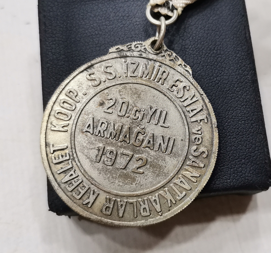 İZMİR ESNAF VE SANATKARLAR KEFALET KOOPERATİFİ 20. YIL MADALYASI