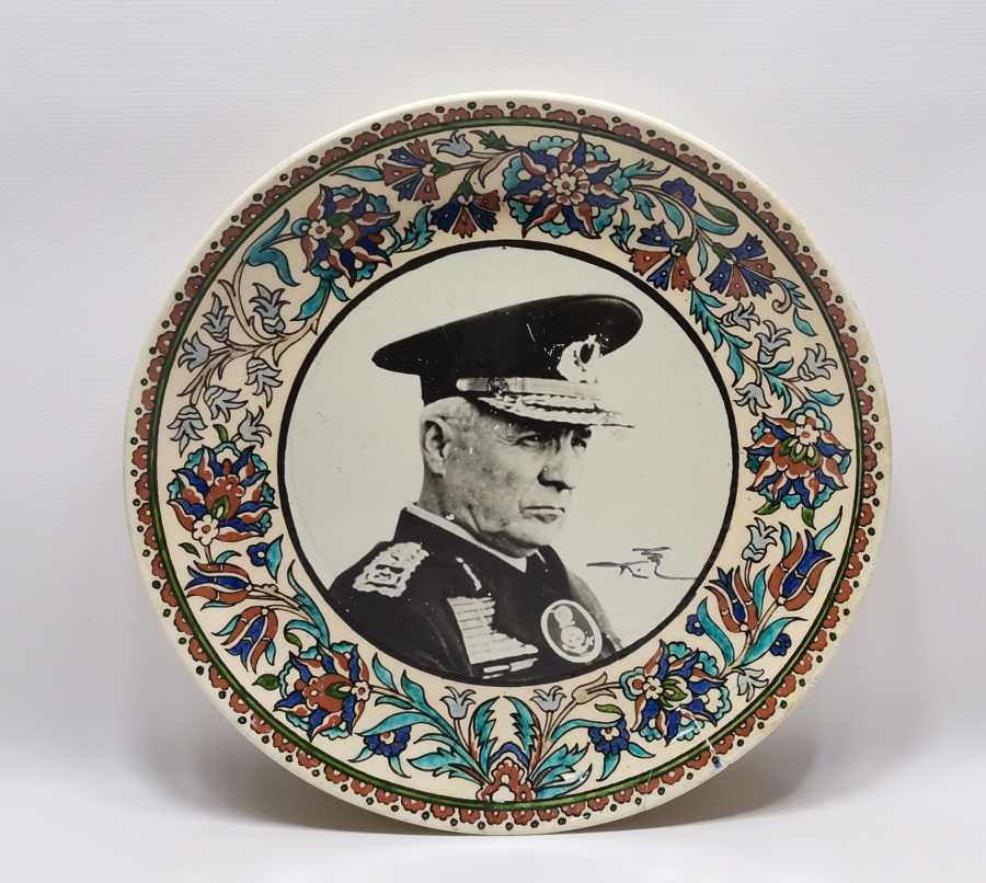 KENAN EVREN İMZALI ÇOK NADİR KÜTAHYA DUVAR TABAĞI