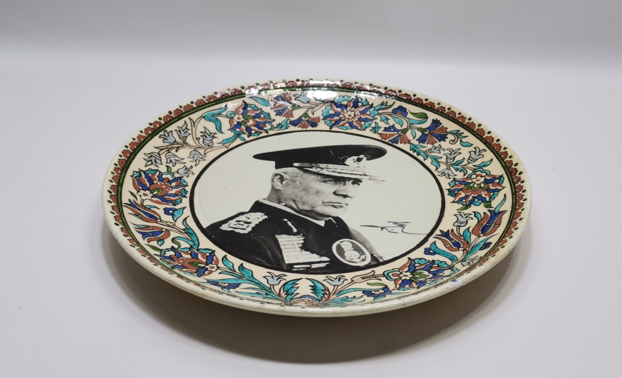 KENAN EVREN İMZALI ÇOK NADİR KÜTAHYA DUVAR TABAĞI