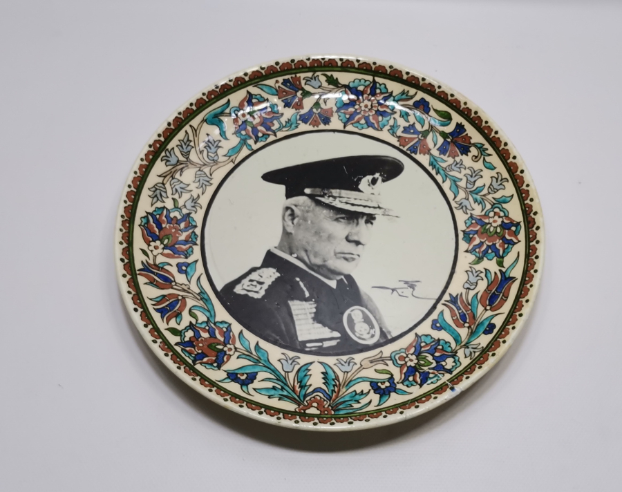 KENAN EVREN İMZALI ÇOK NADİR KÜTAHYA DUVAR TABAĞI