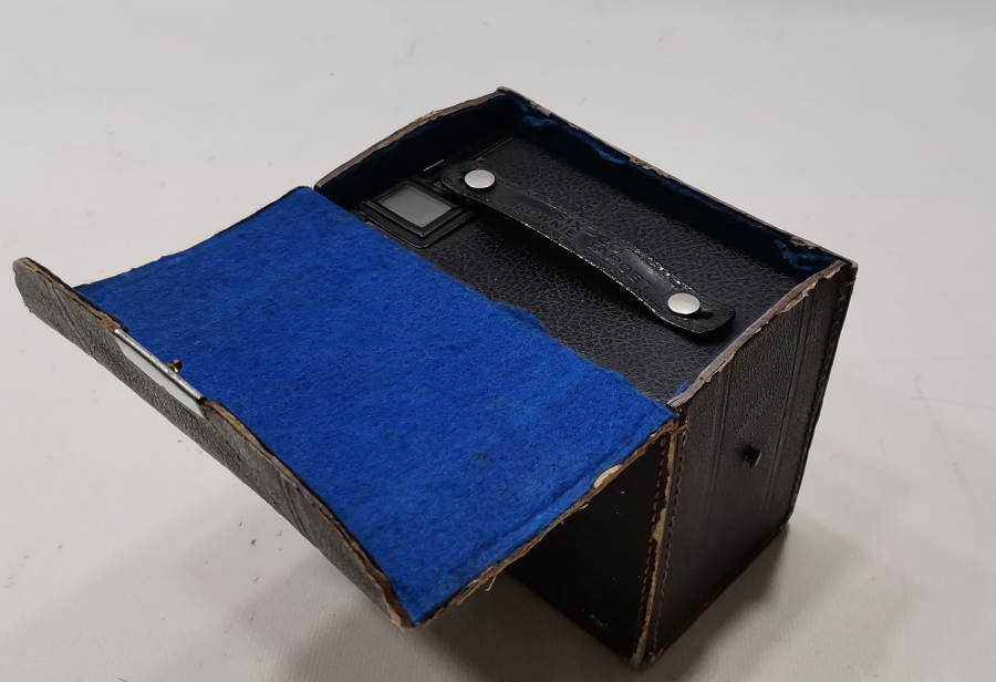 ORJİNAL KUTUSUNDA NADİR FORMDA ANTİKA FOTOĞRAF MAKİNESİ