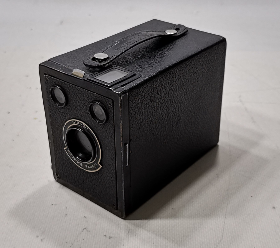 ORJİNAL KUTUSUNDA NADİR FORMDA ANTİKA FOTOĞRAF MAKİNESİ