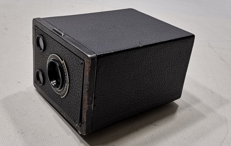ORJİNAL KUTUSUNDA NADİR FORMDA ANTİKA FOTOĞRAF MAKİNESİ