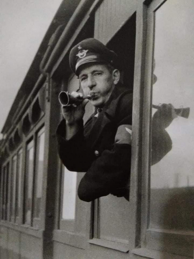 ANTİKA TRENCİ DÜDÜĞÜ