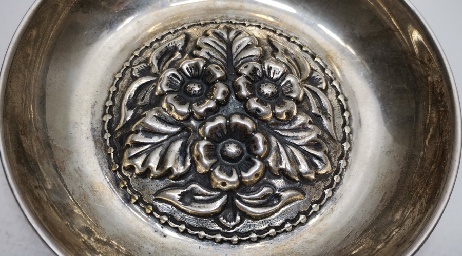 GÜMÜŞ KAPLAMA KABARTMA İŞÇİLİKLİ ANTİKA İKRAMLIK