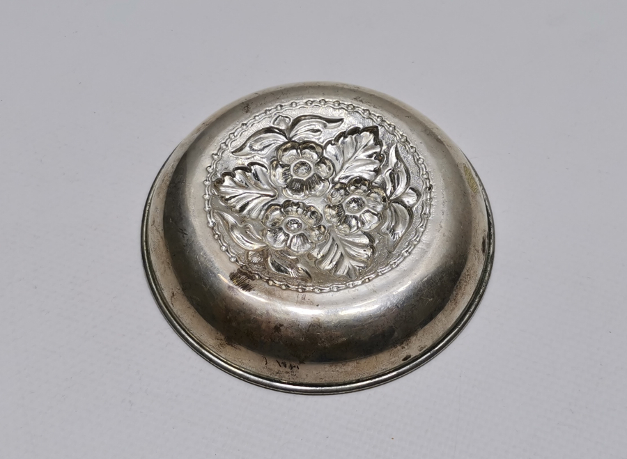 GÜMÜŞ KAPLAMA KABARTMA İŞÇİLİKLİ ANTİKA İKRAMLIK