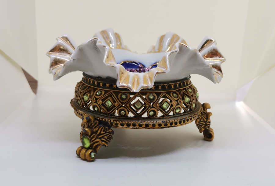 İÇİNDE OSMANLICA  AFİYET OLSUN EFENDİM YAZILI KUZNETSOV LOKUMLUK