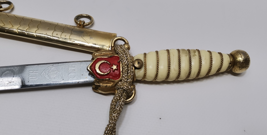 ORJİNAL PÜSKÜLÜ İLE ANTİKA SUBAY MEÇİ