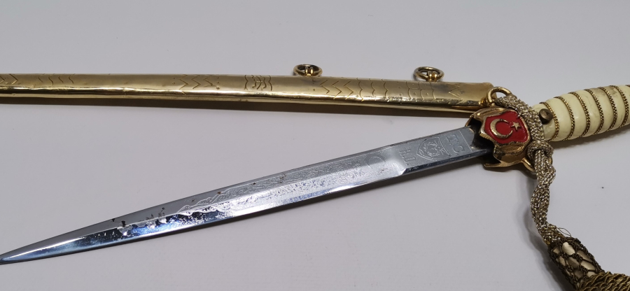 ORJİNAL PÜSKÜLÜ İLE ANTİKA SUBAY MEÇİ