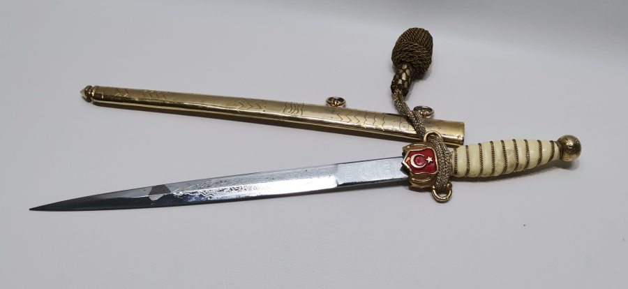 ORJİNAL PÜSKÜLÜ İLE ANTİKA SUBAY MEÇİ