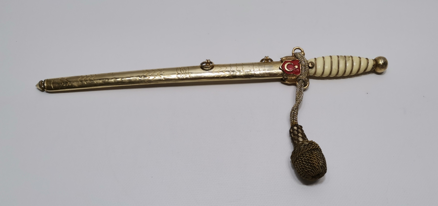 ORJİNAL PÜSKÜLÜ İLE ANTİKA SUBAY MEÇİ