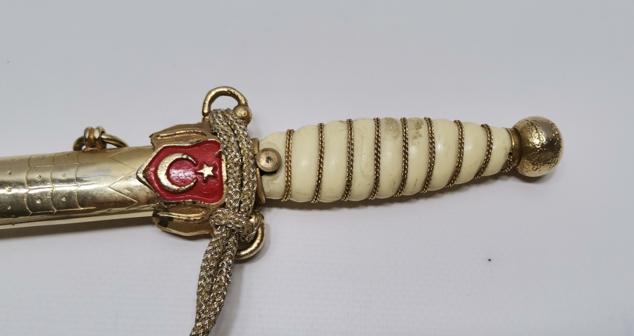 ORJİNAL PÜSKÜLÜ İLE ANTİKA SUBAY MEÇİ