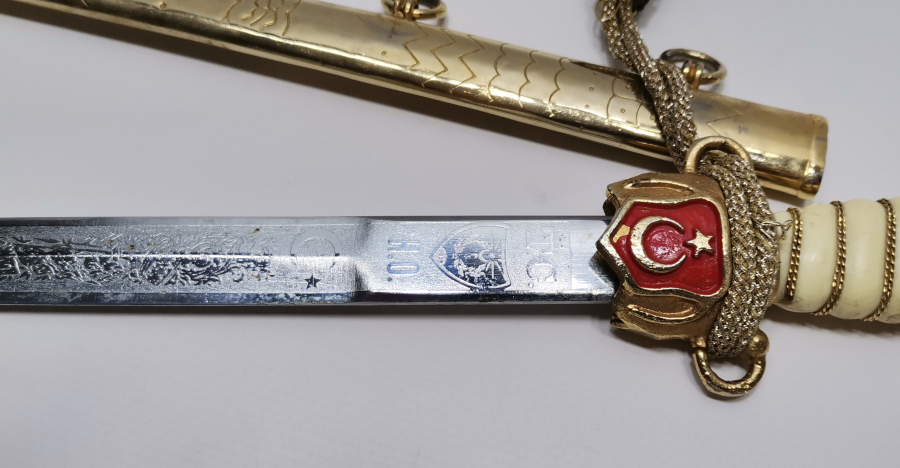 ORJİNAL PÜSKÜLÜ İLE ANTİKA SUBAY MEÇİ