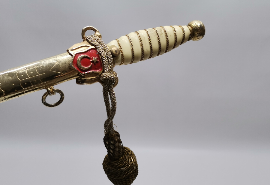 ORJİNAL PÜSKÜLÜ İLE ANTİKA SUBAY MEÇİ