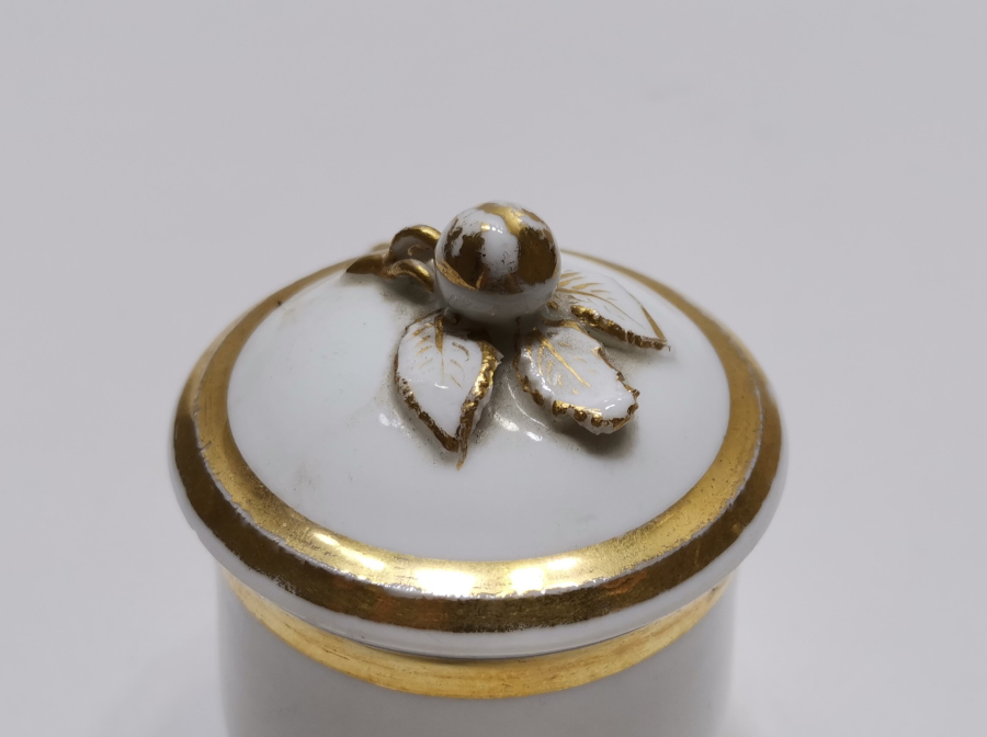 OSMANLI DÖNEMİ ALTIN VARAKLI ÇOK NADİR KAPAKLI PORSELEN BOZALIK