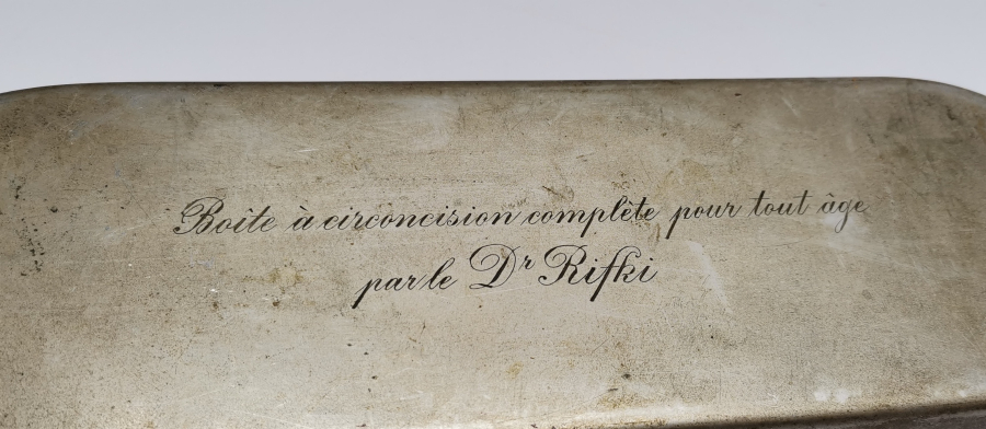 OSMANLI DÖNEMİ ÜZERİ FRANSIZCA YAZILI DOKTOR RIFKI BEYE AİT SÜNNETÇİ KUTUSU