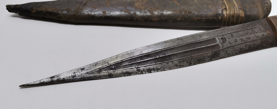 ÜZERİ ÇERKES USTA DAMGALI VE AY YILDIZLI OSMANLI DÖNEMİ ÇERKES KAMASI