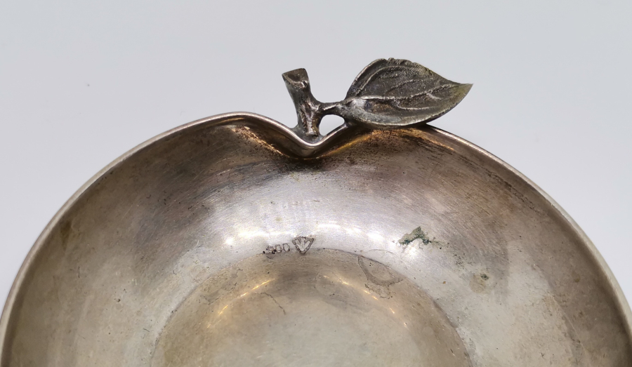 ELMA FORMUNDA YAPILMIŞ GÜMÜŞ İKRAMLIK