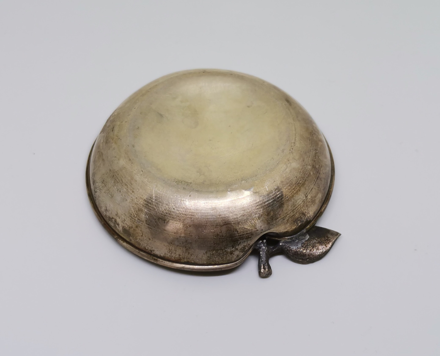 ELMA FORMUNDA YAPILMIŞ GÜMÜŞ İKRAMLIK