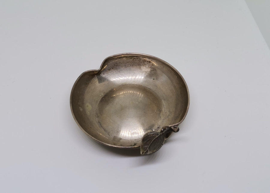 ELMA FORMUNDA YAPILMIŞ GÜMÜŞ İKRAMLIK