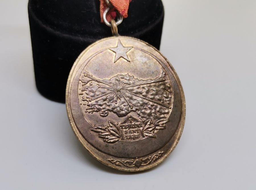 ORJİNAL ASKILI ÇİL KONDİSYONDA İSTİKLAL MADALYASI