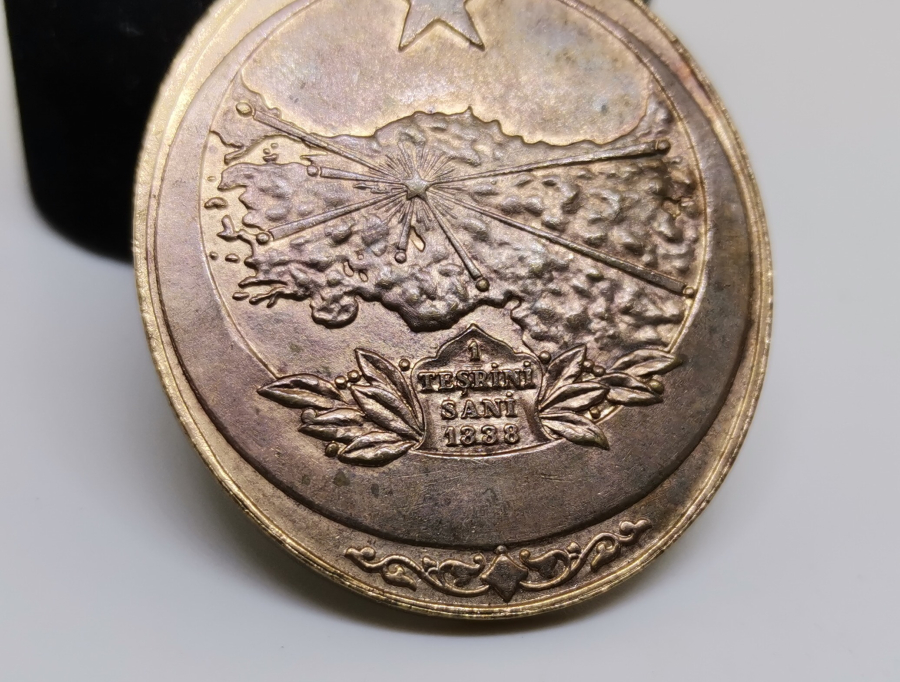 ORJİNAL ASKILI ÇİL KONDİSYONDA İSTİKLAL MADALYASI