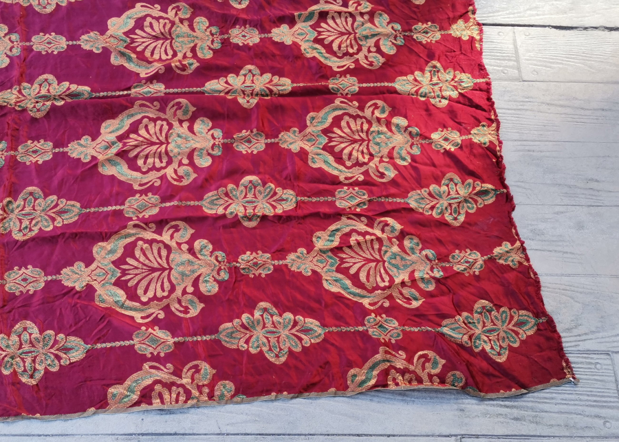 OSMANLI DÖNEMİ DEV BOYDA EL DOKUMA İPEK ÜZERİ GÜMÜŞ SIRMA İŞÇİLİKLİ KUMAŞ