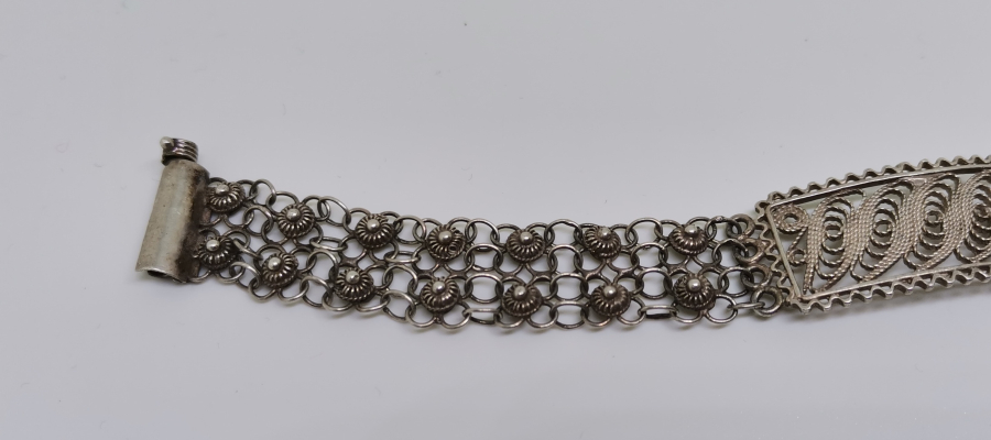 TELKARİ VE GÜVERSE İŞÇİLİKLİ ÖZEL YAPIM ANTİKA GÜMÜŞ BİLEKLİK