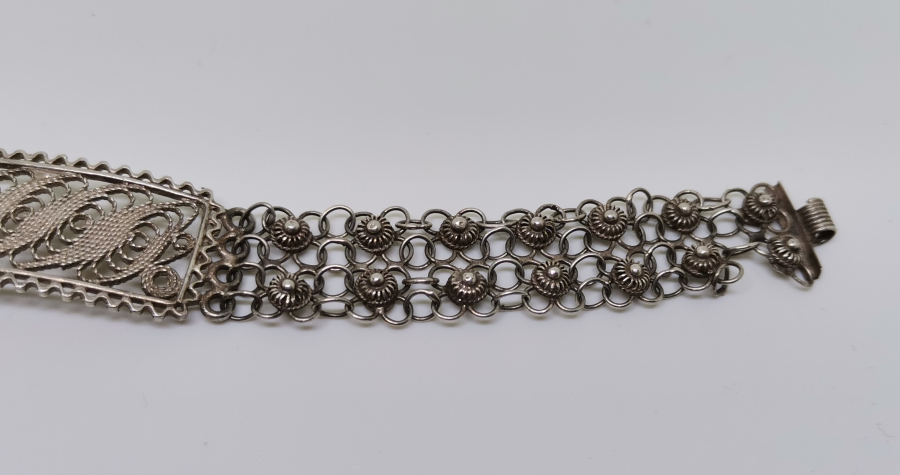 TELKARİ VE GÜVERSE İŞÇİLİKLİ ÖZEL YAPIM ANTİKA GÜMÜŞ BİLEKLİK