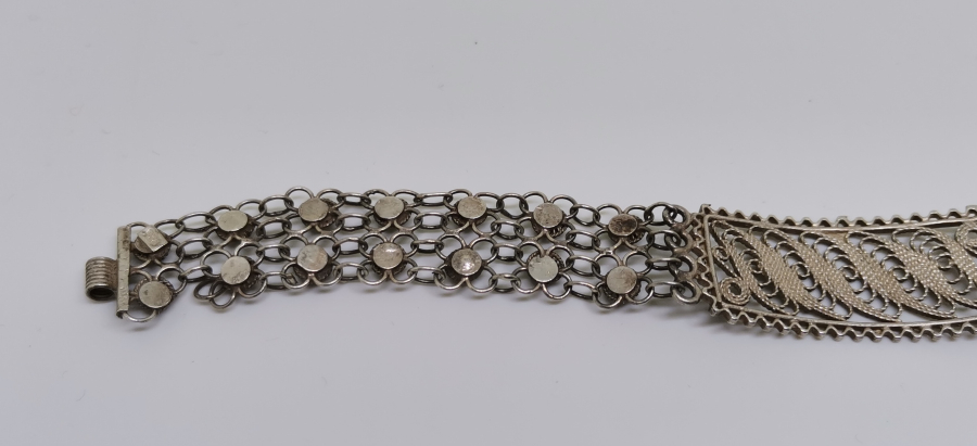 TELKARİ VE GÜVERSE İŞÇİLİKLİ ÖZEL YAPIM ANTİKA GÜMÜŞ BİLEKLİK