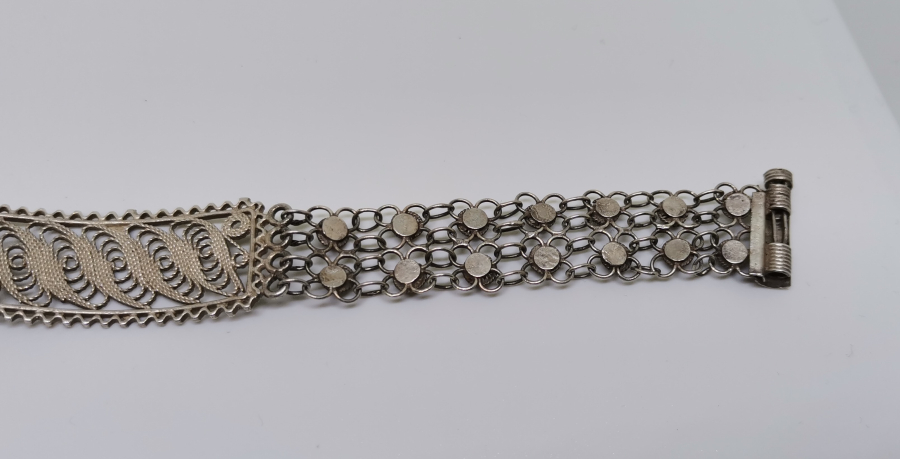 TELKARİ VE GÜVERSE İŞÇİLİKLİ ÖZEL YAPIM ANTİKA GÜMÜŞ BİLEKLİK