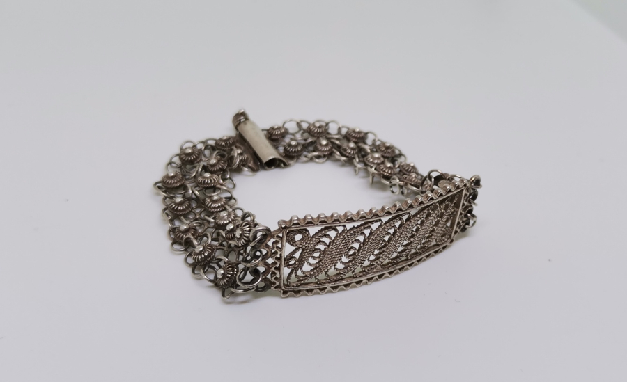 TELKARİ VE GÜVERSE İŞÇİLİKLİ ÖZEL YAPIM ANTİKA GÜMÜŞ BİLEKLİK