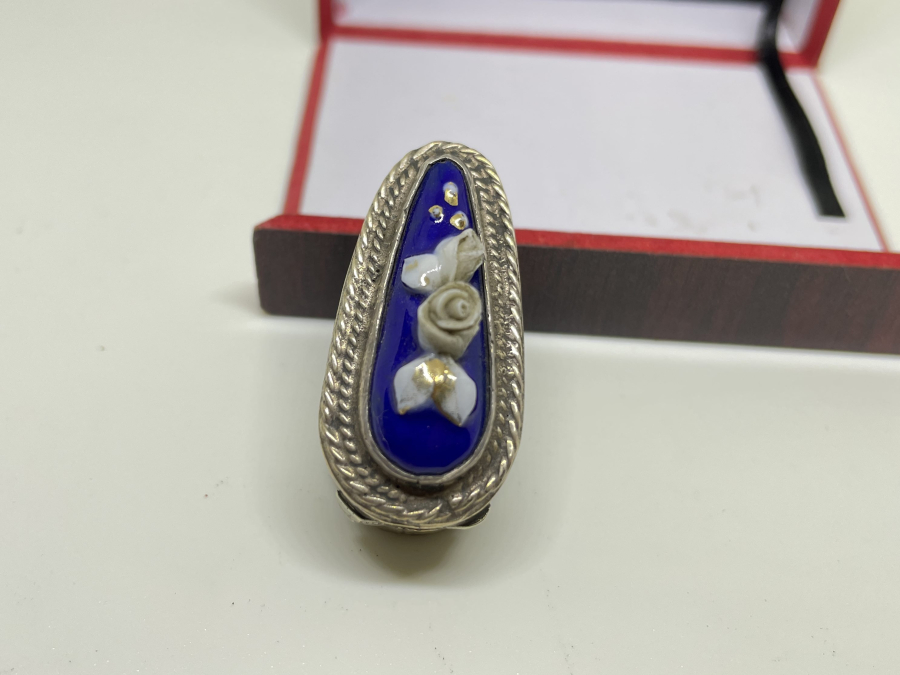 ÜZERİ MİNE İŞÇİLİKLİ GÜMÜŞTEN MAMUL KAPAKLI ANTİKA KUTU