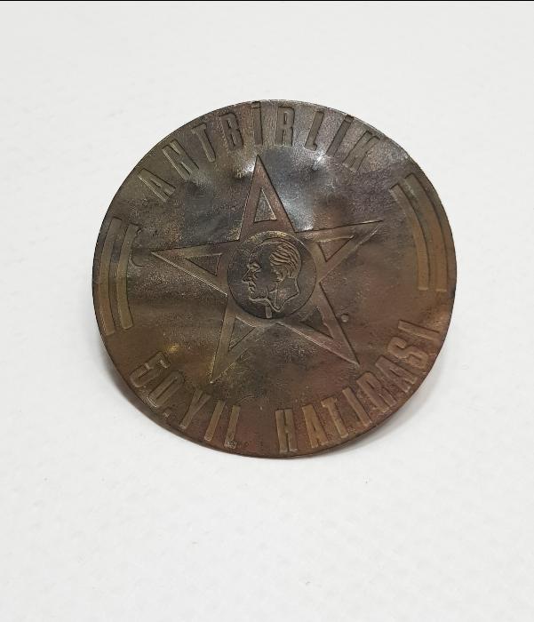 ATATÜRK RESİMLİ ANTBİRLİK 50. YIL HATIRASI MADALYON ROZET