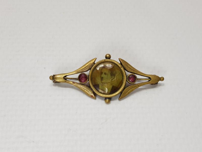 ANTİKA LAL TAŞLI RESİMLİK BROŞ