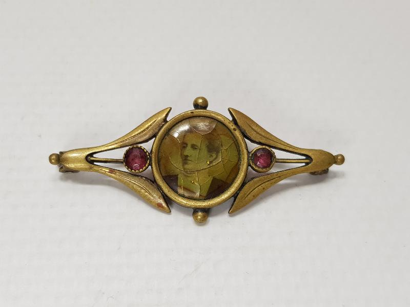 ANTİKA LAL TAŞLI RESİMLİK BROŞ