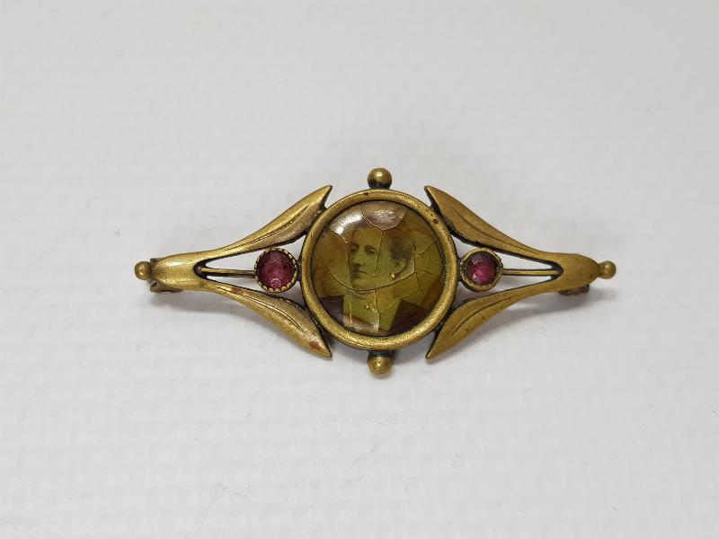 ANTİKA LAL TAŞLI RESİMLİK BROŞ