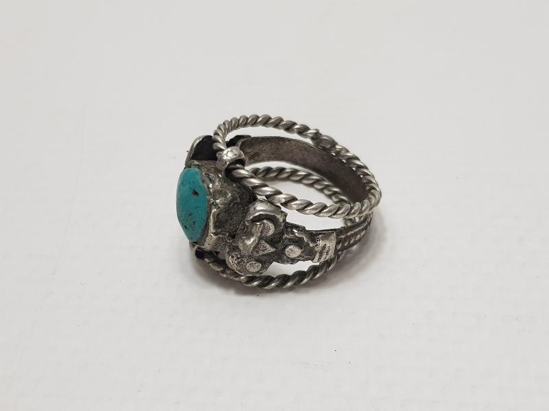 OSMANLI DÖNEMİ TURKUAZ TAŞLI FARKLI FORMDA GÜMÜŞ YÜZÜK