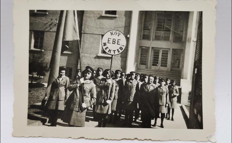 BALIKESİR KÖY EBE MEKTEBİ 1944 TARİHLİ 4 ADET FOTOĞRAF