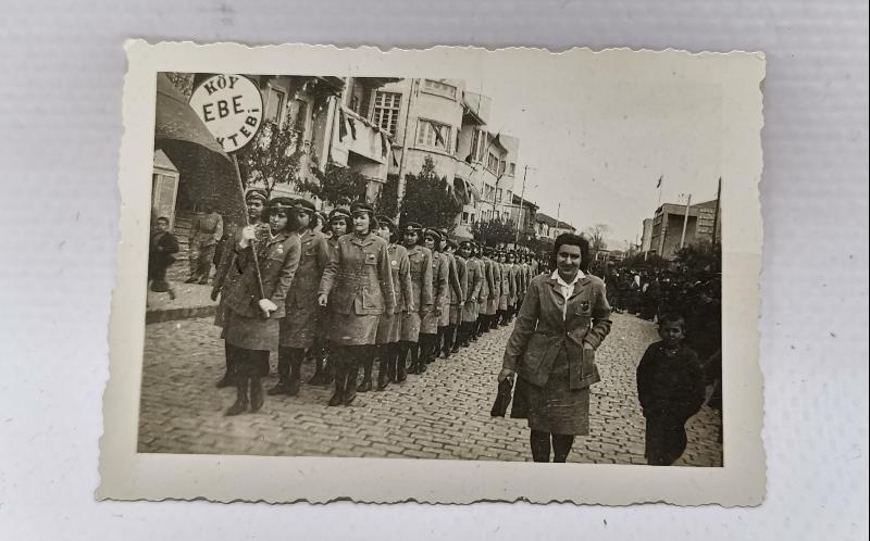 BALIKESİR KÖY EBE MEKTEBİ 1944 TARİHLİ 4 ADET FOTOĞRAF