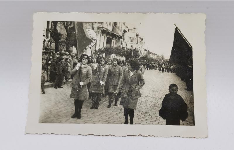 BALIKESİR KÖY EBE MEKTEBİ 1944 TARİHLİ 4 ADET FOTOĞRAF