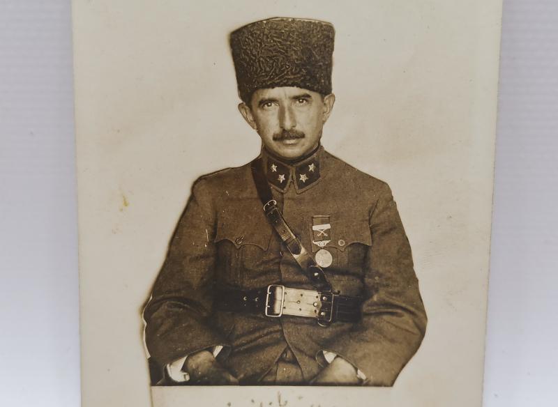 İSTİKLAL MADALYALI KALPAKLI GENERAL İSMET İNÖNÜ FOTOĞRAFI 