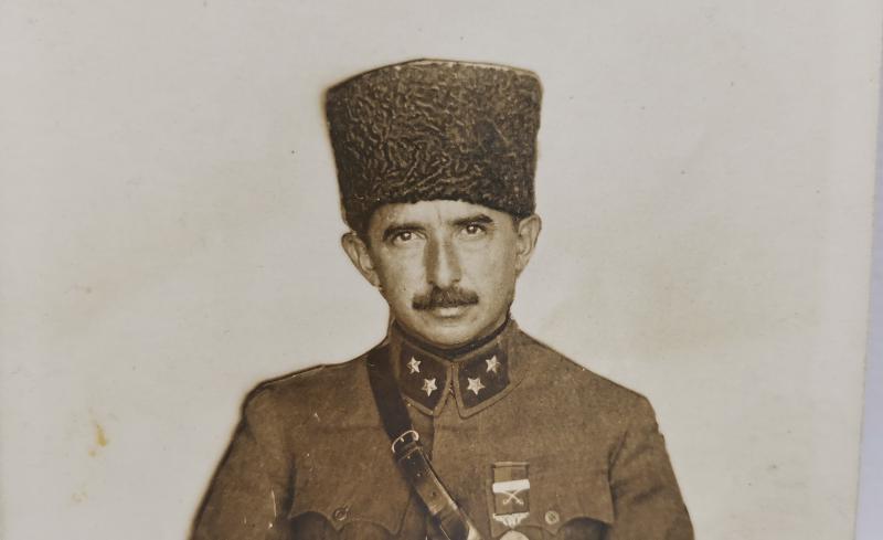 İSTİKLAL MADALYALI KALPAKLI GENERAL İSMET İNÖNÜ FOTOĞRAFI 
