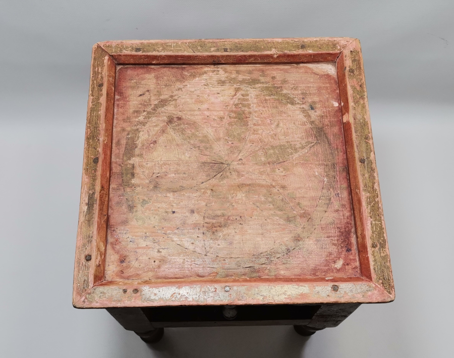 OSMANLI DÖNEMİ KÖK BOYALI EDİRNEKARİ KAHVECİ MASASI